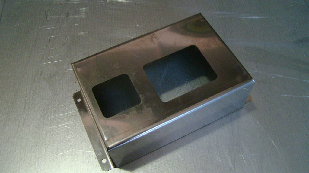 Уголок с штамповкой для 20 мм угла корпуса хромированный - эталон62.рф