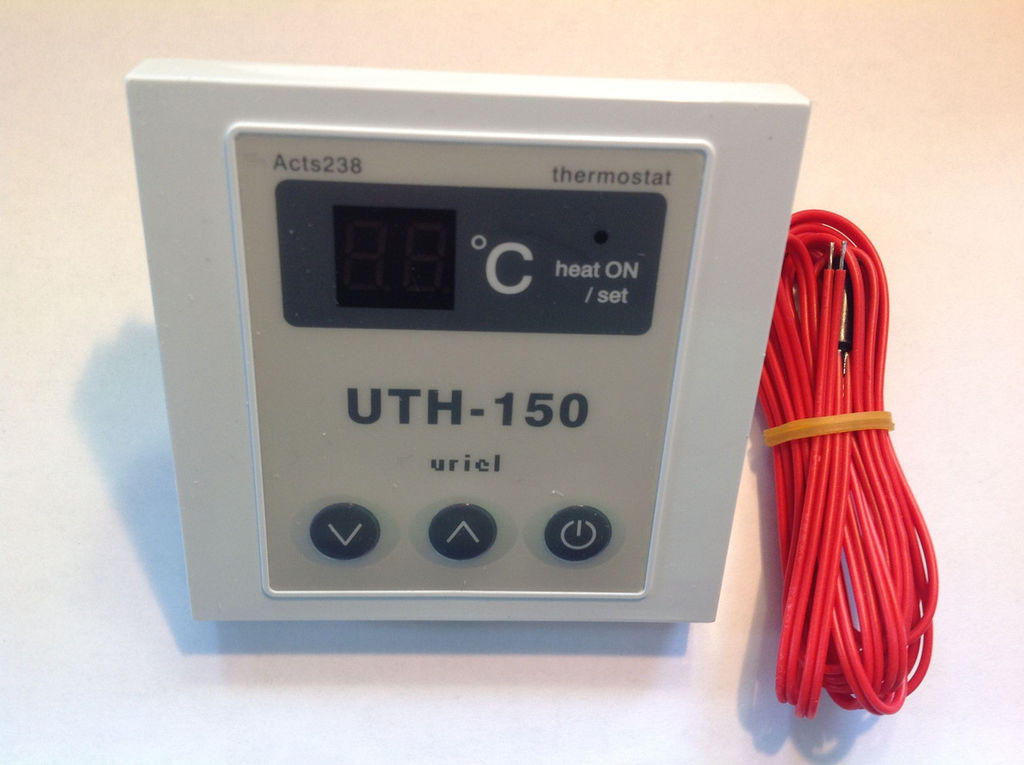 Встраиваемый терморегулятор для пленочного инфракрасного пола UTH-150 1