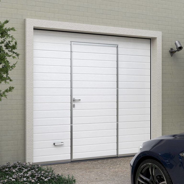 Автоматические секционные гаражные ворота с калиткой ALUTECH Trend 2500×2500 мм