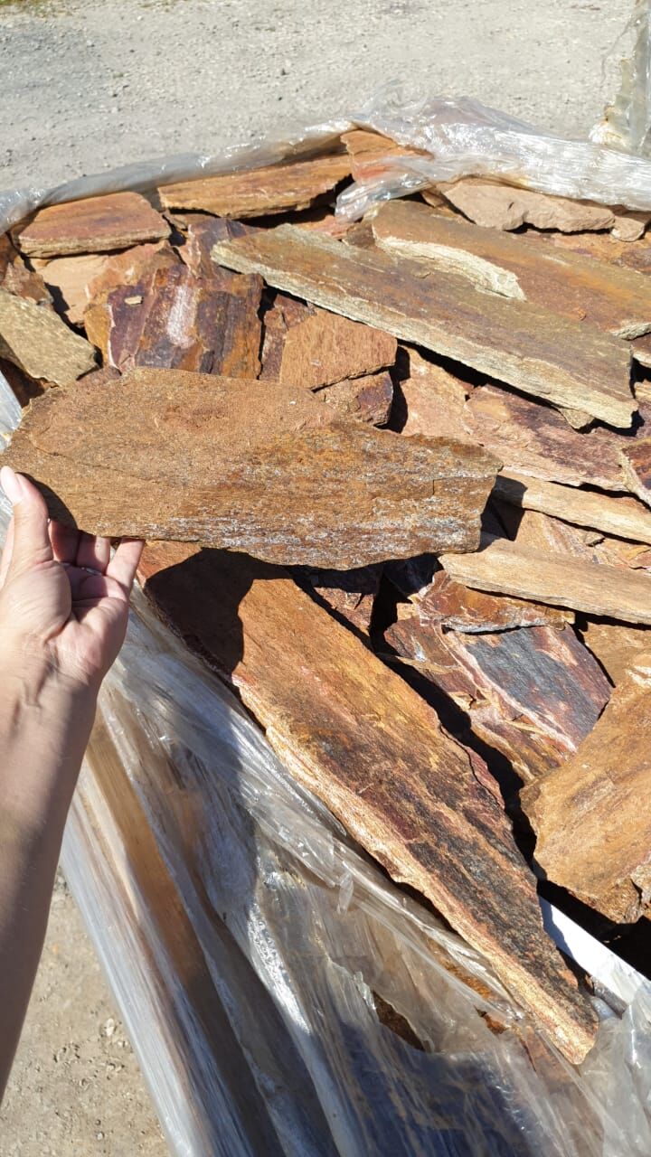 Камень Златолит КД коричневый 1,5 - 2,5 см серая