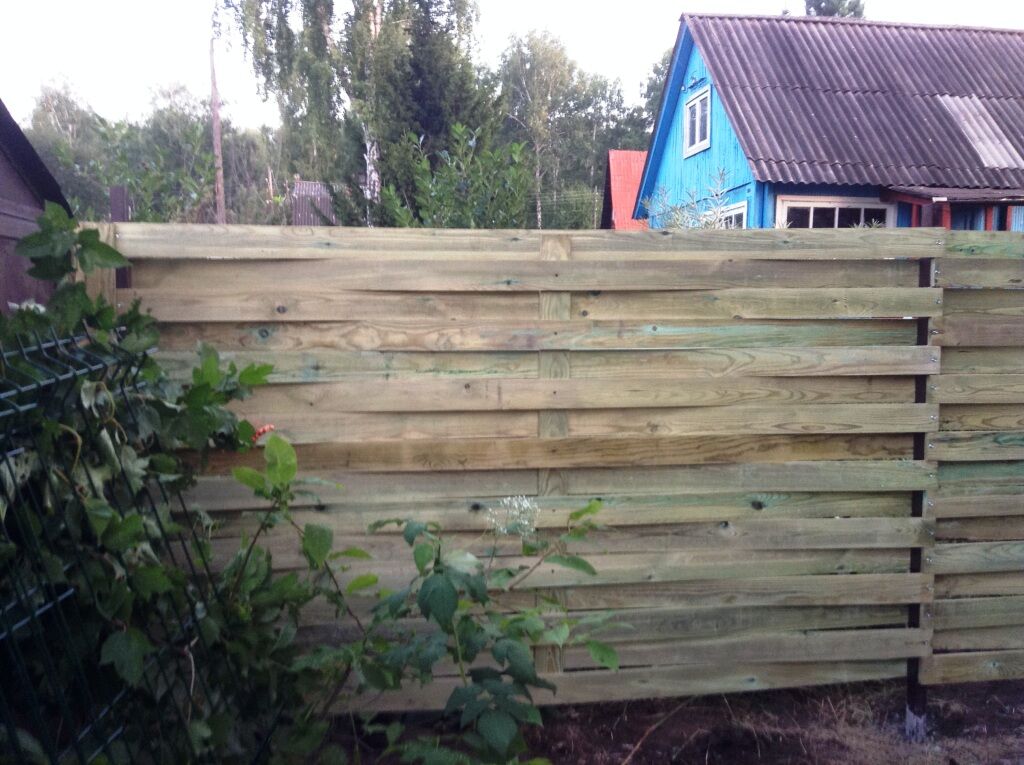 Забор из деревянного штакетника плетеный h=1,5м, шаг ст 2,9 м, с монтажом