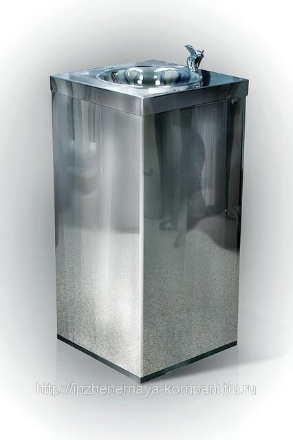 Фонтанчик питьевой из нержавеющей стали без системы фильтрации 300х300х900 мм
