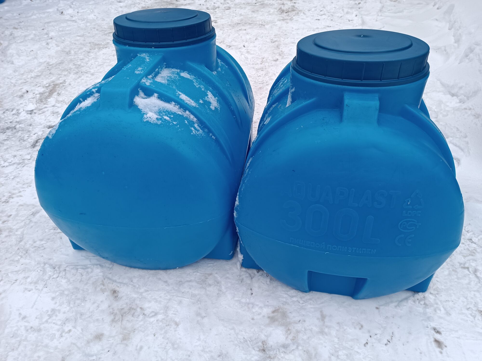 Ёмкость для воды пластиковая овально-горизонтальная 300 л синяя Aquaplast 6