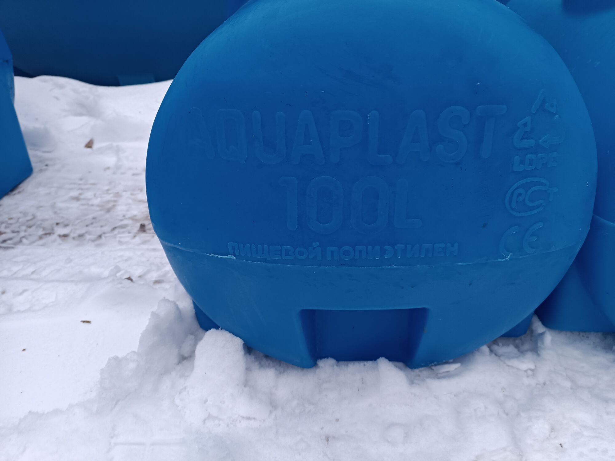 Емкость для воды пластиковая овально-горизонтальная 100 л синяя Aquaplast 5
