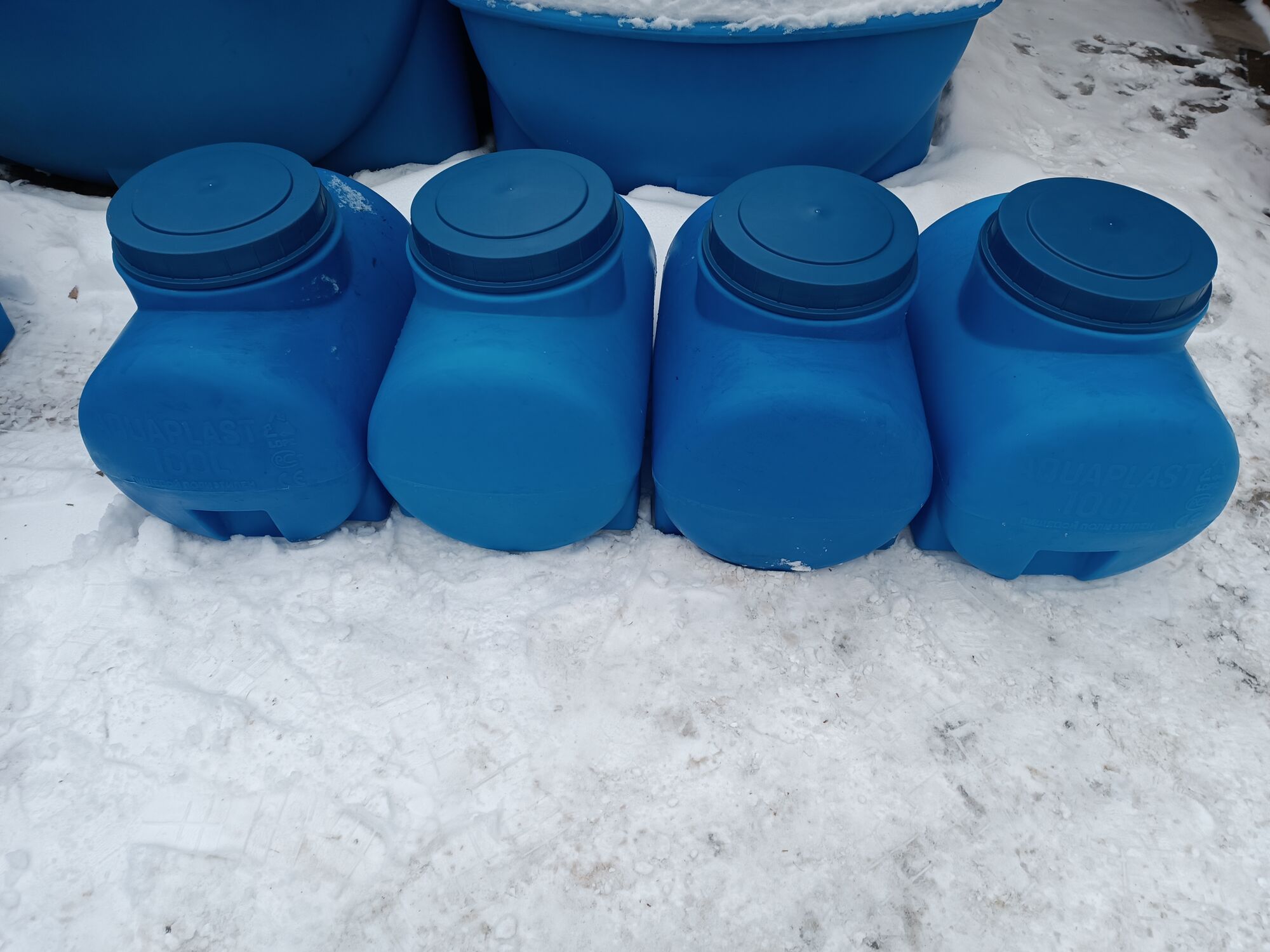 Емкость для воды пластиковая овально-горизонтальная 100 л синяя Aquaplast 6