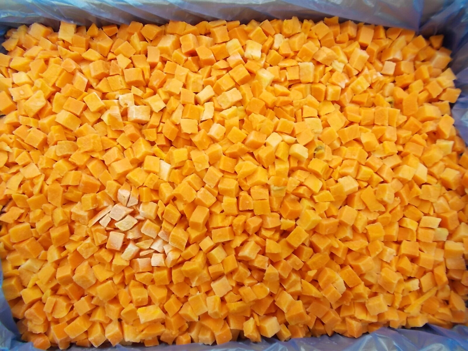 Морковь резаная (кубик) замороженная