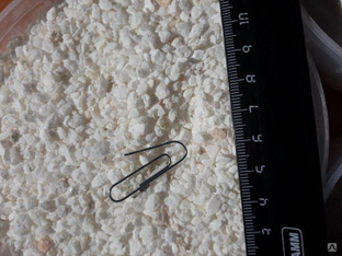 Мраморная крошка песок белая фр. 2-5 мм в мешках по 40 кг Ландшафтная, декоративная, песок #1