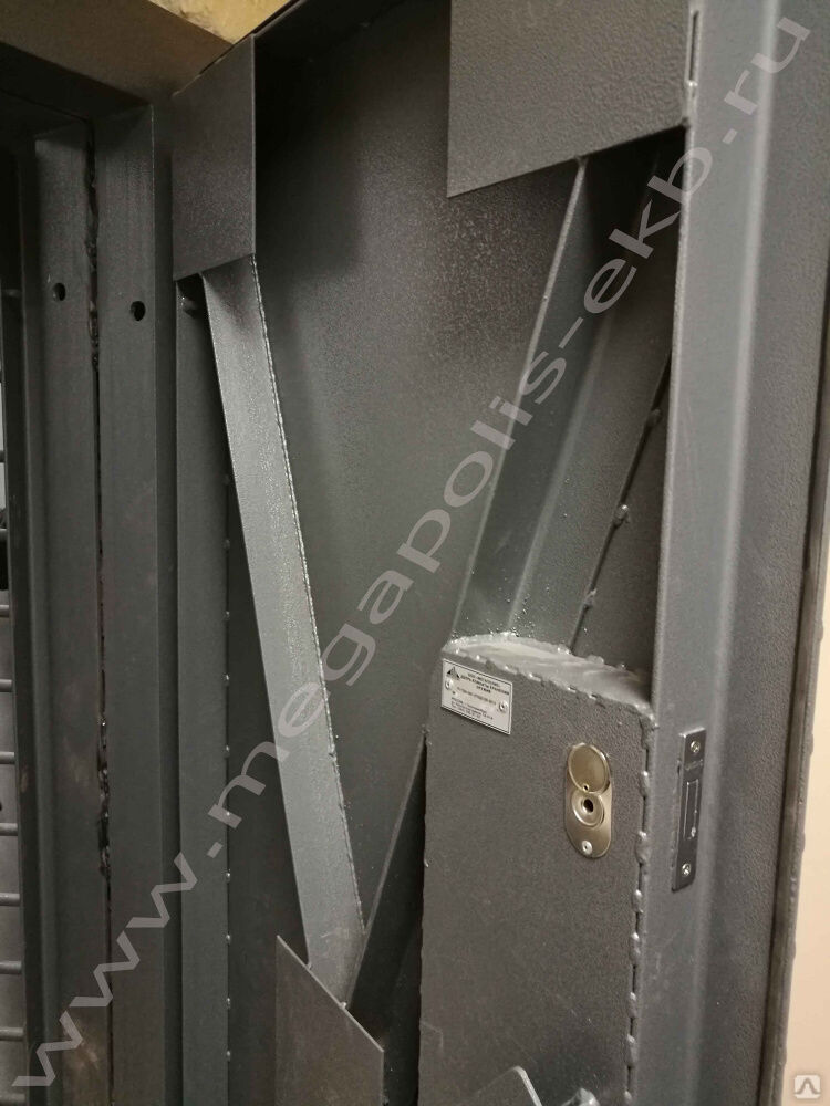 Дверь комнаты хранения оружия 1000х1900 мм стальная