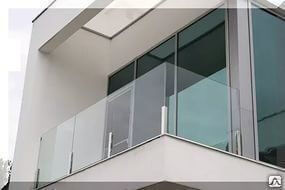 Ограждение балкона из стекла на министойках без поручня 