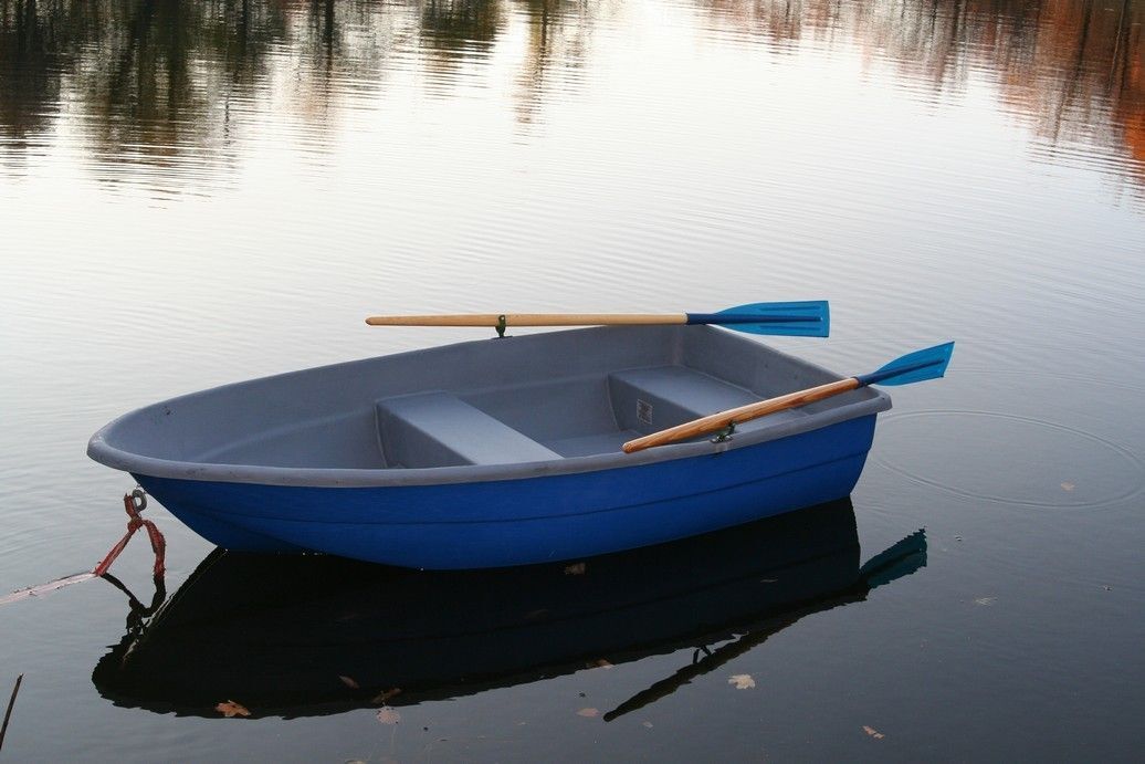 Зачем нужны лодки. Стеклопластиковая лодка Барракуда. Стеклопластиковая лодка Армада. Лодка пластиковая Армада спринт с. Стеклопластиковая лодка спринт с.